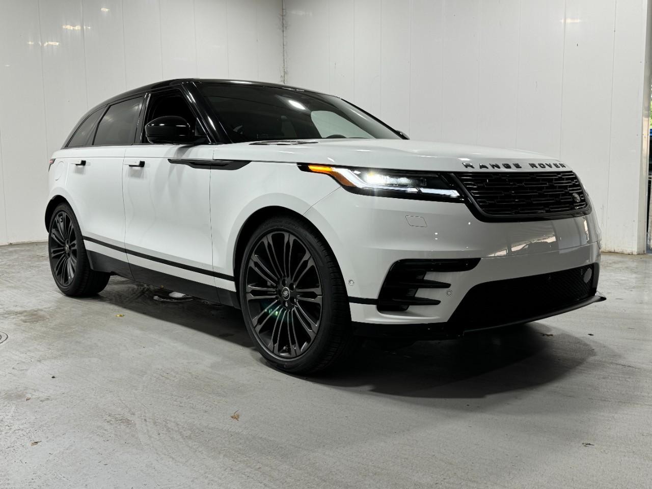 Land Rover Range Rover Velar Vehicle Full-screen Gallery Image 6