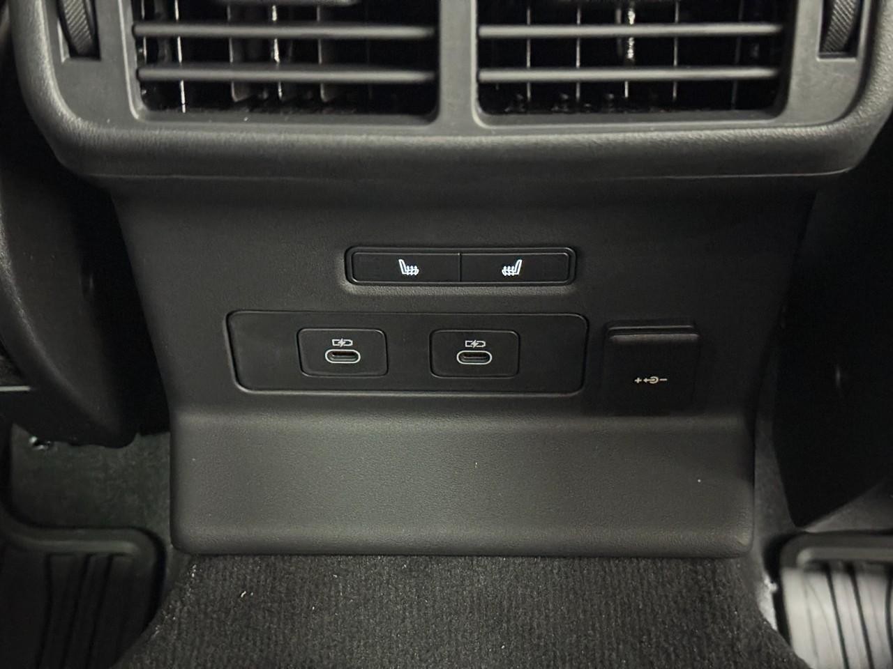 Land Rover Range Rover Velar Vehicle Full-screen Gallery Image 14