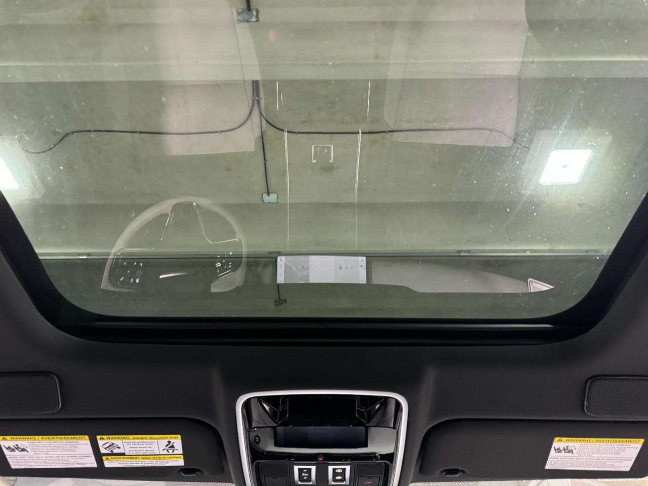 Land Rover Range Rover Velar Vehicle Full-screen Gallery Image 15