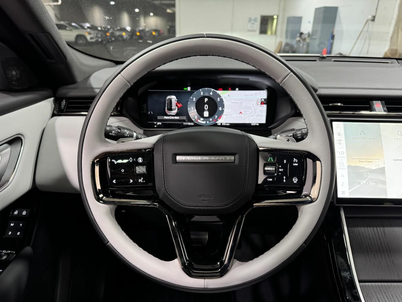 Land Rover Range Rover Velar Vehicle Full-screen Gallery Image 17