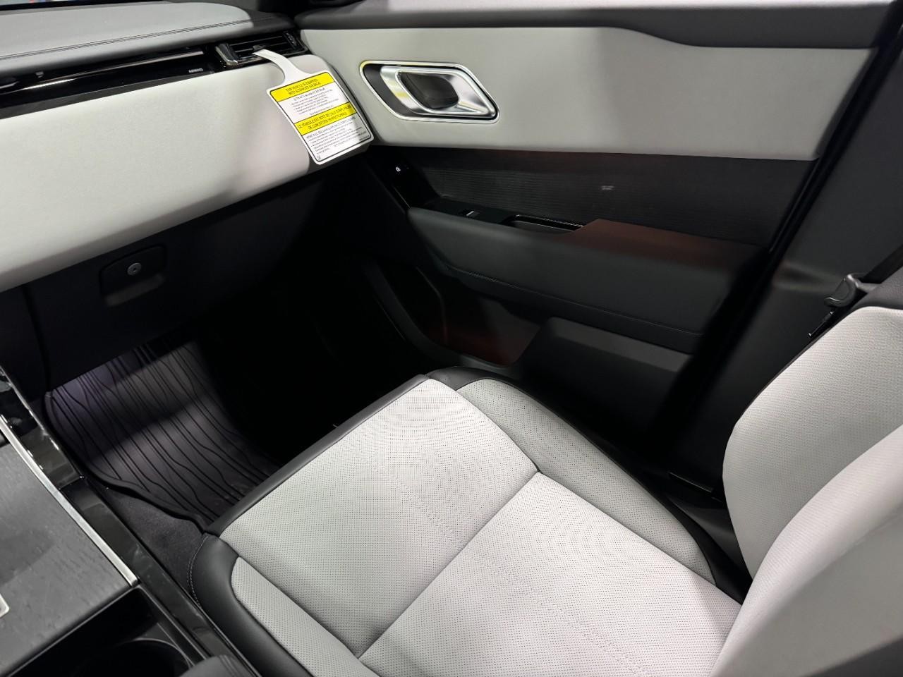 Land Rover Range Rover Velar Vehicle Full-screen Gallery Image 20