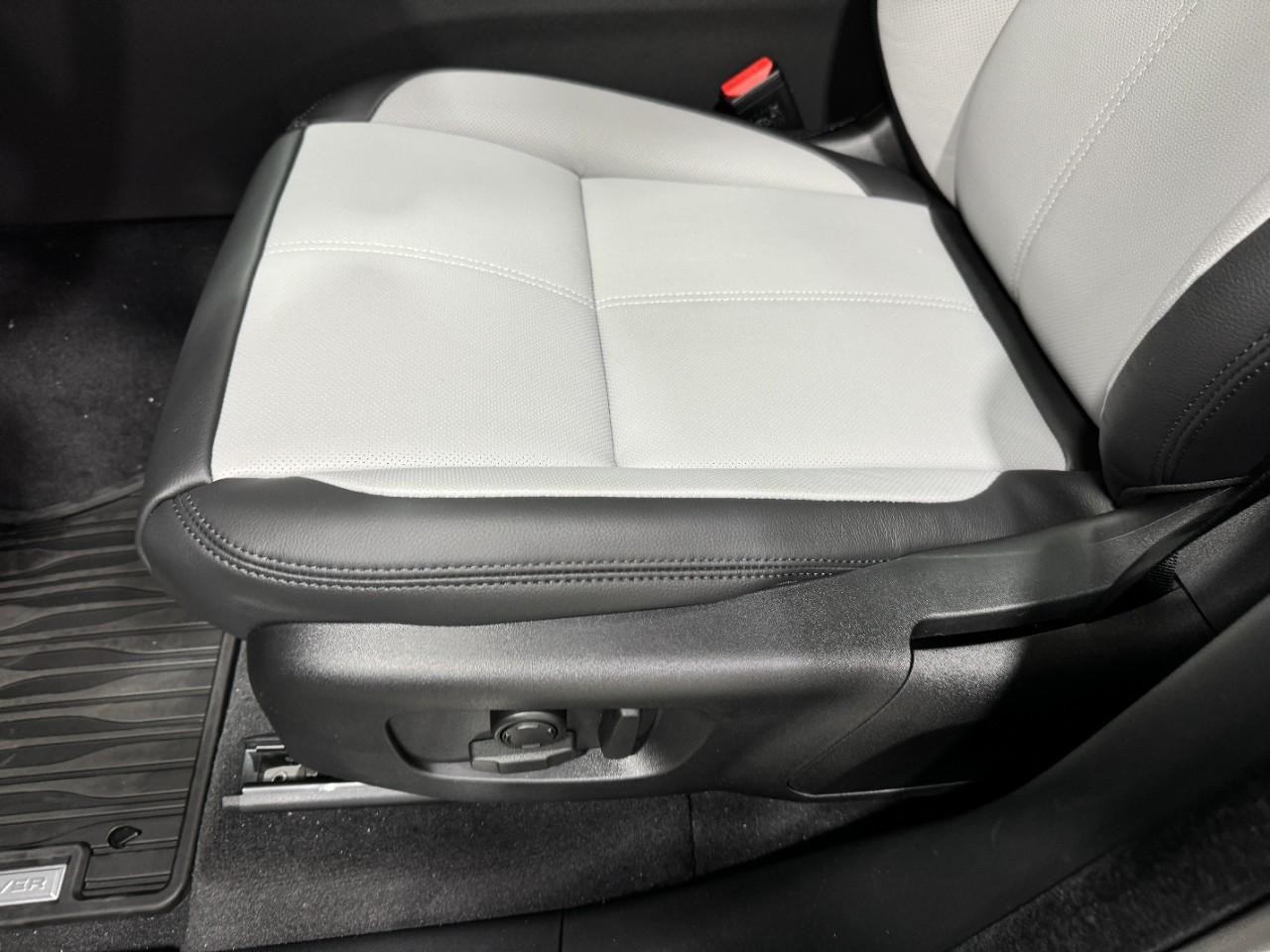 Land Rover Range Rover Velar Vehicle Full-screen Gallery Image 24