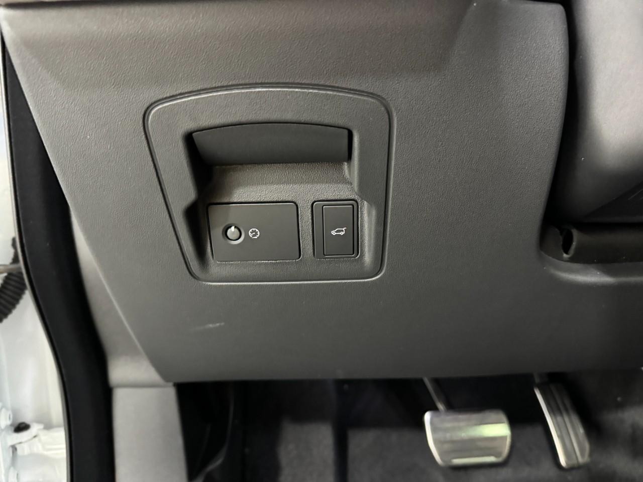 Land Rover Range Rover Velar Vehicle Full-screen Gallery Image 25