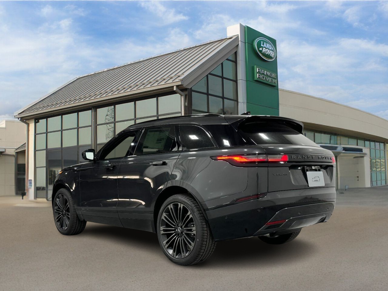 Land Rover Range Rover Velar Vehicle Full-screen Gallery Image 3