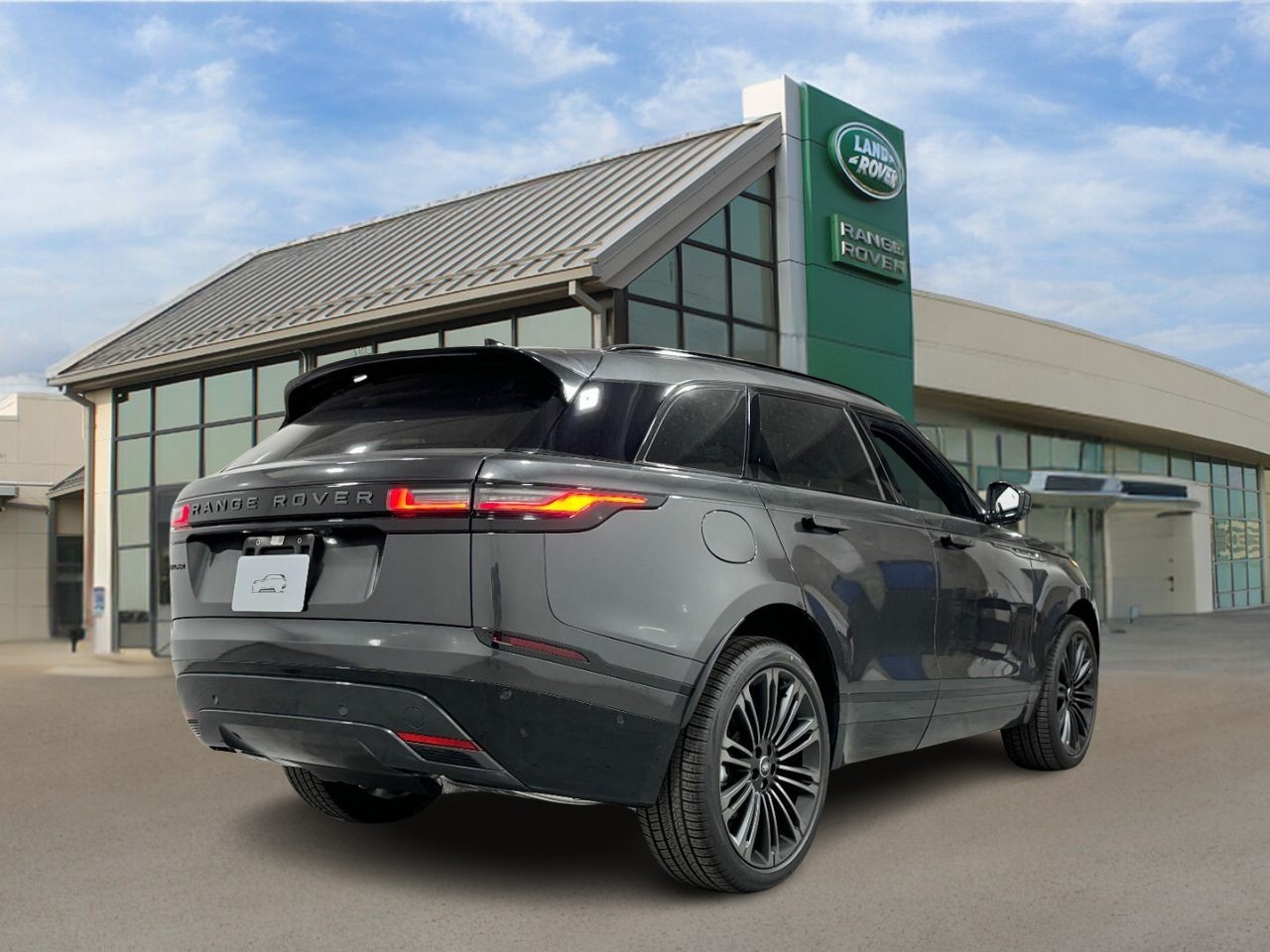 Land Rover Range Rover Velar Vehicle Full-screen Gallery Image 4