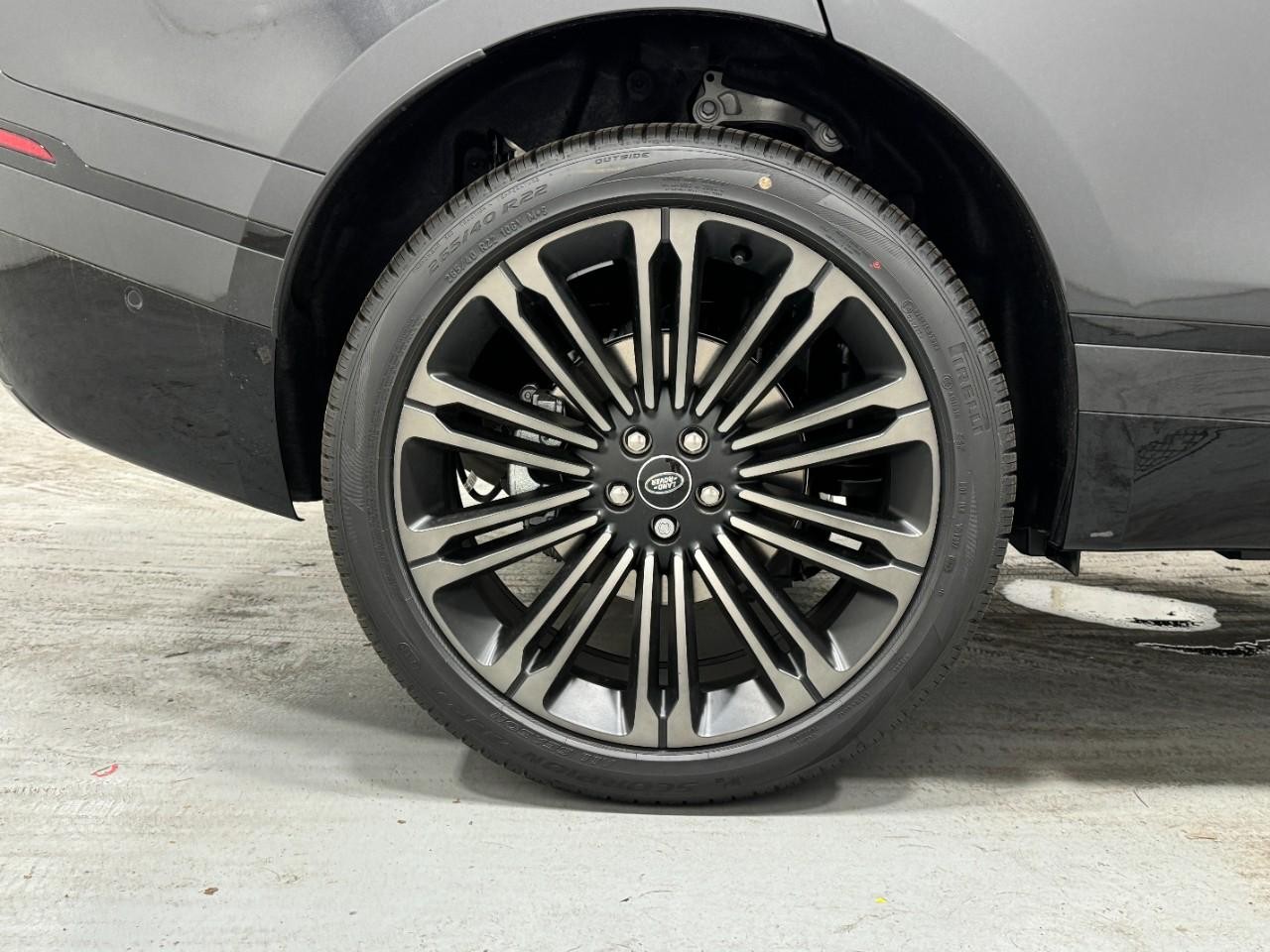 Land Rover Range Rover Velar Vehicle Full-screen Gallery Image 5