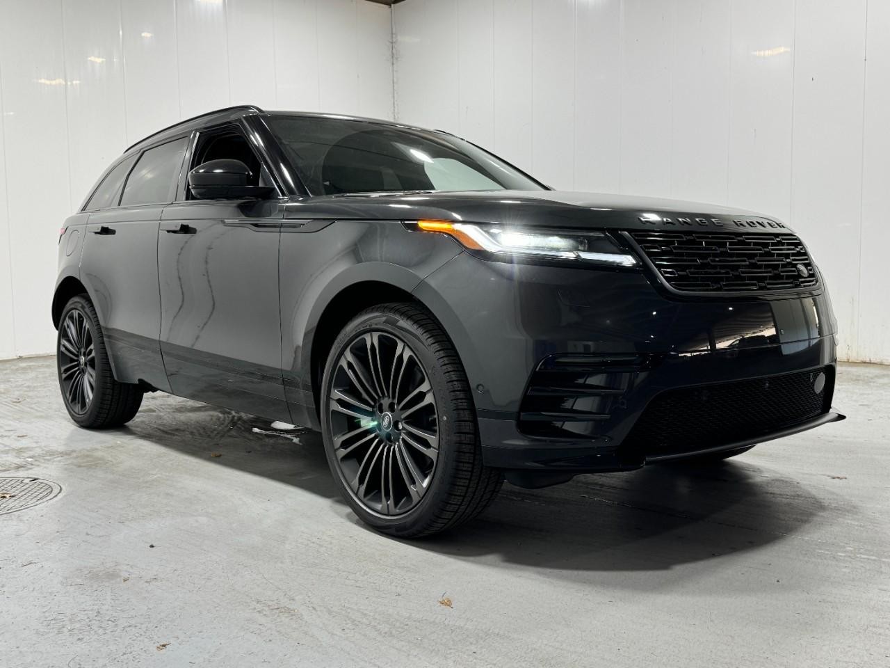 Land Rover Range Rover Velar Vehicle Full-screen Gallery Image 6