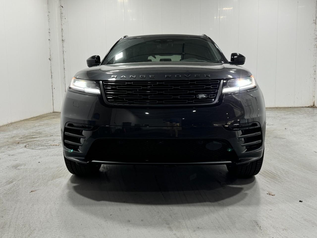 Land Rover Range Rover Velar Vehicle Full-screen Gallery Image 9