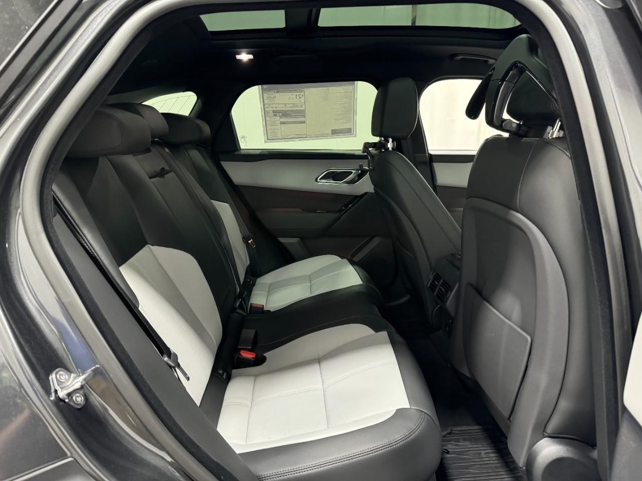 Land Rover Range Rover Velar Vehicle Full-screen Gallery Image 13