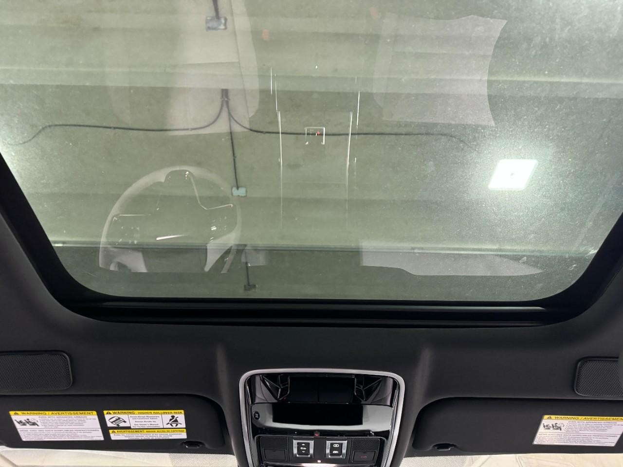 Land Rover Range Rover Velar Vehicle Full-screen Gallery Image 15