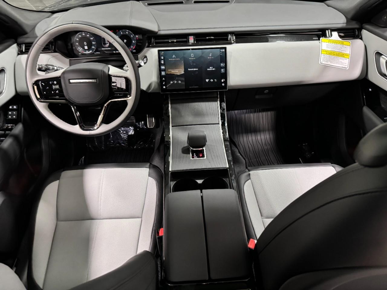 Land Rover Range Rover Velar Vehicle Full-screen Gallery Image 16