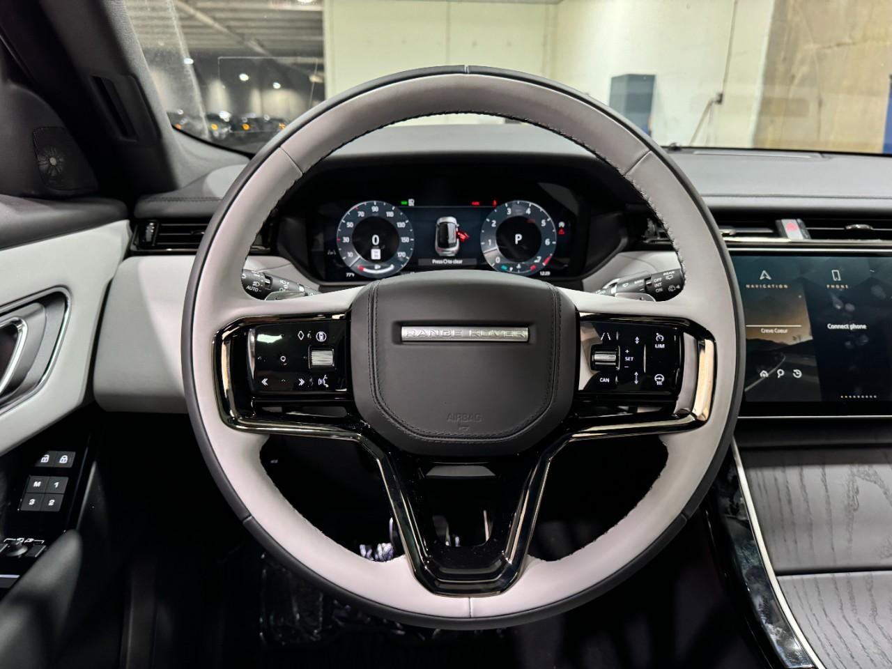 Land Rover Range Rover Velar Vehicle Full-screen Gallery Image 17