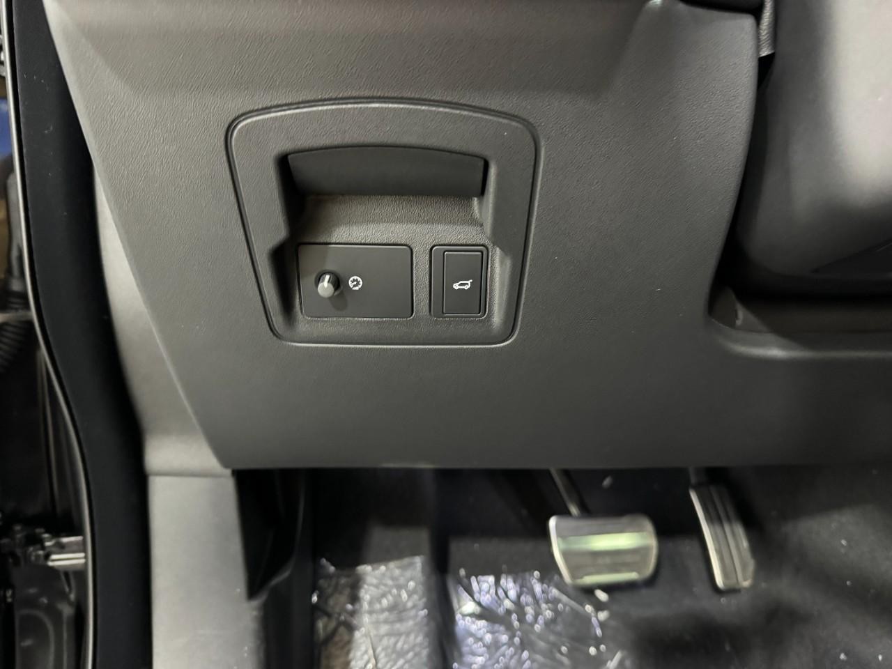 Land Rover Range Rover Velar Vehicle Full-screen Gallery Image 25