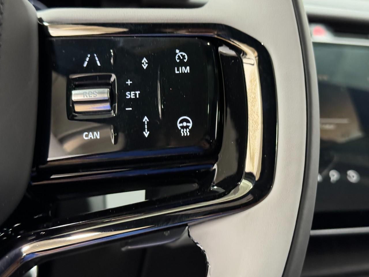 Land Rover Range Rover Velar Vehicle Full-screen Gallery Image 27