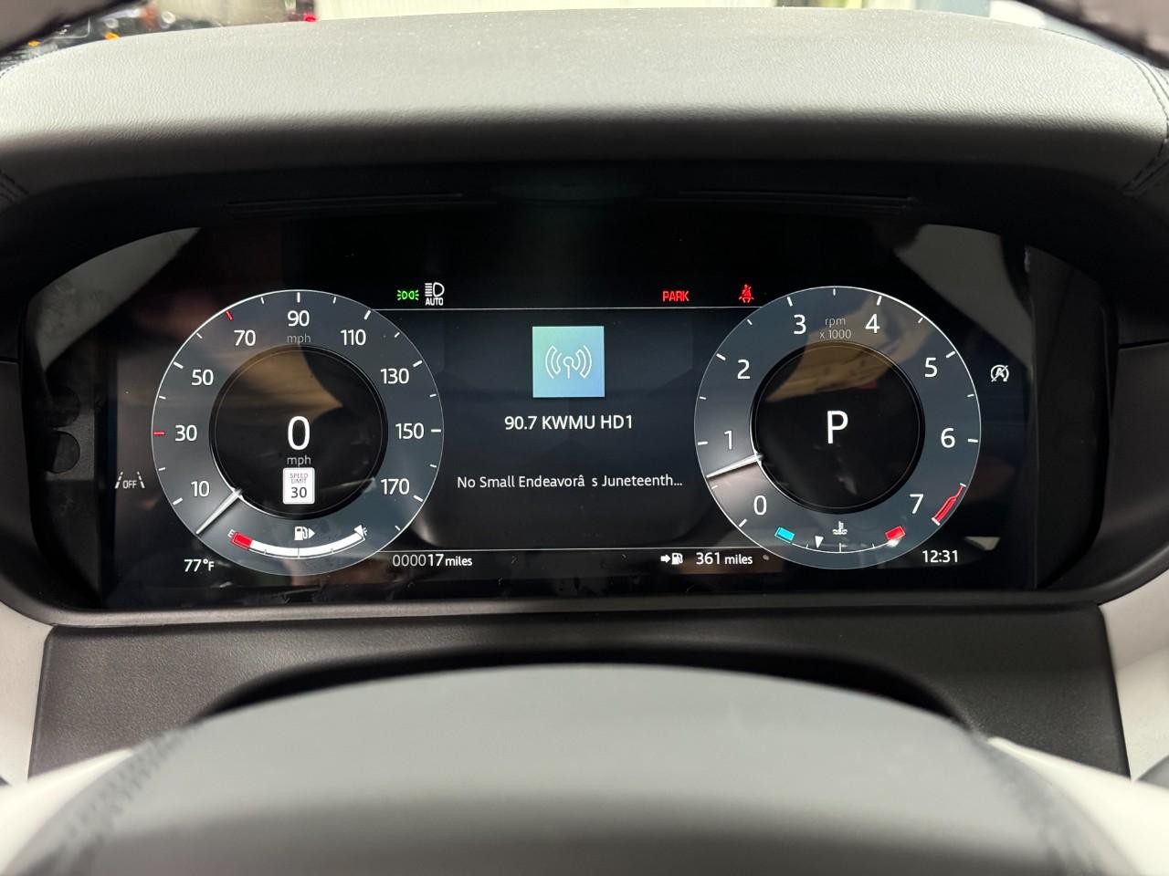 Land Rover Range Rover Velar Vehicle Full-screen Gallery Image 28