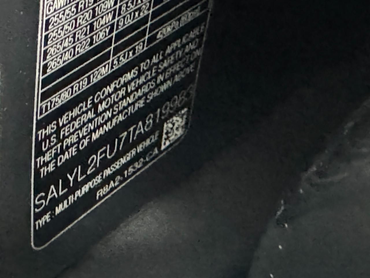 Land Rover Range Rover Velar Vehicle Full-screen Gallery Image 30