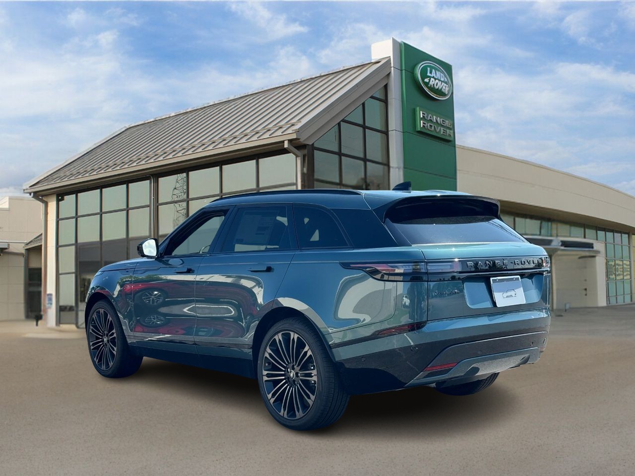 Land Rover Range Rover Velar Vehicle Full-screen Gallery Image 3
