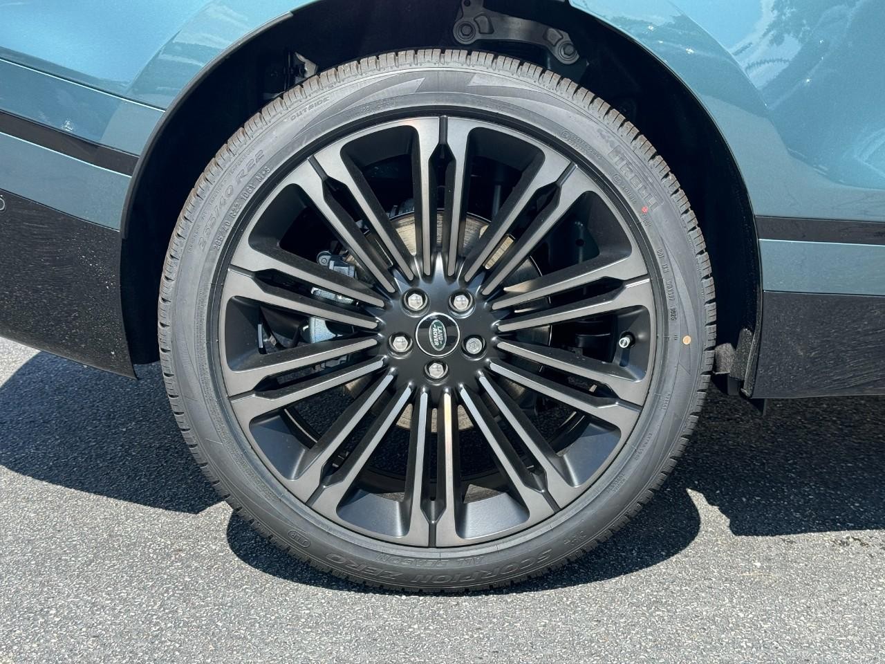 Land Rover Range Rover Velar Vehicle Full-screen Gallery Image 5