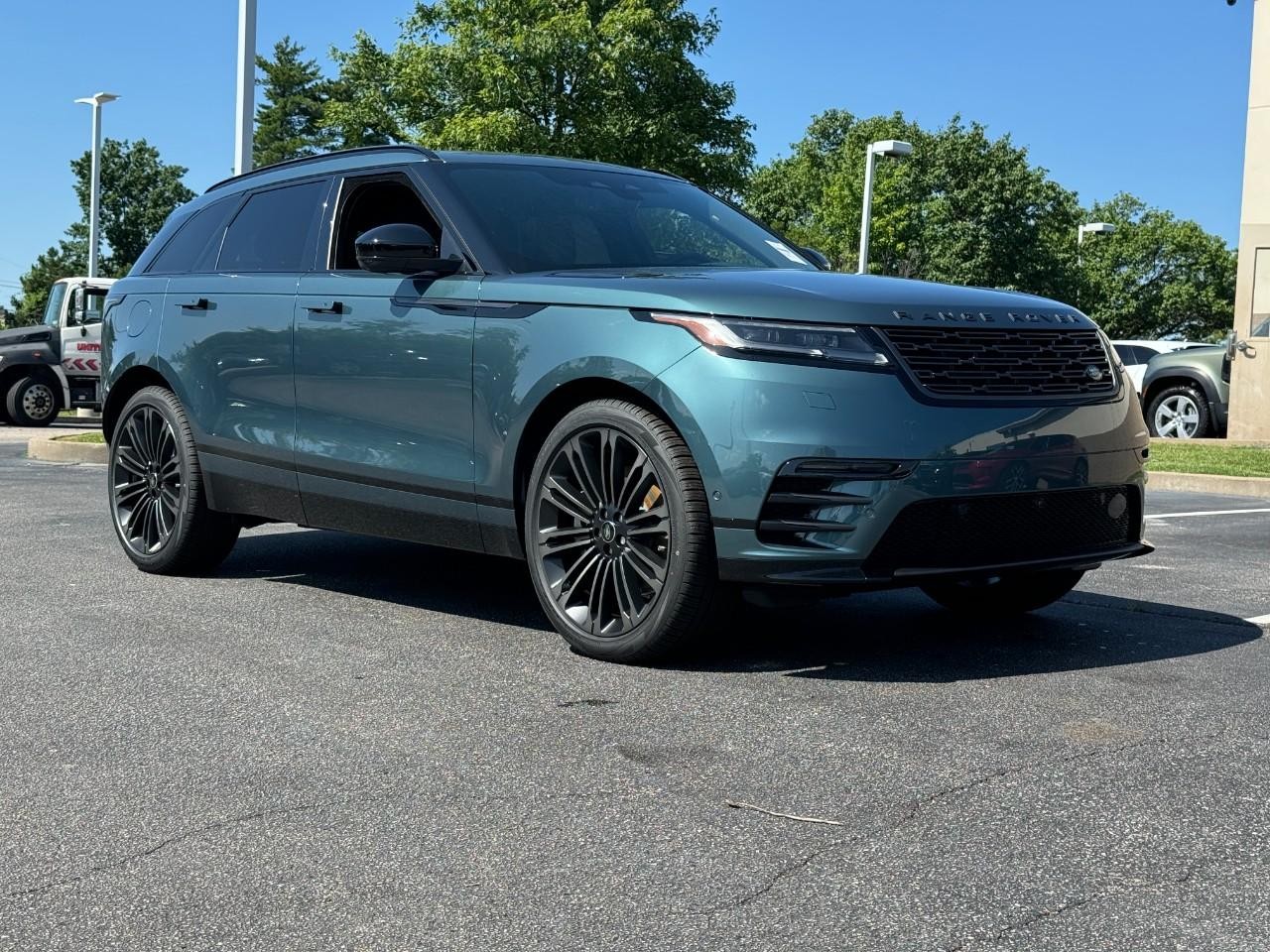 Land Rover Range Rover Velar Vehicle Full-screen Gallery Image 6