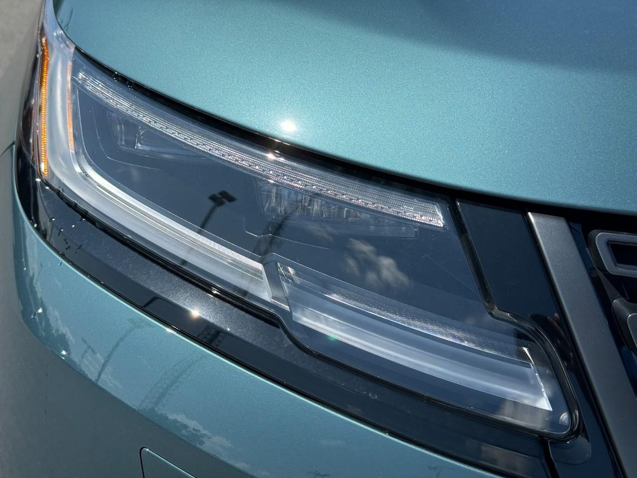 Land Rover Range Rover Velar Vehicle Full-screen Gallery Image 7