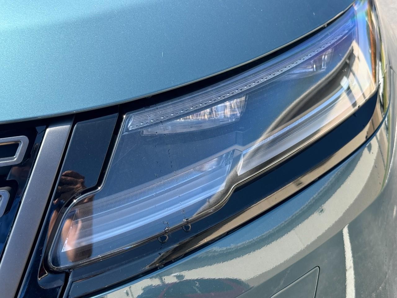 Land Rover Range Rover Velar Vehicle Full-screen Gallery Image 8