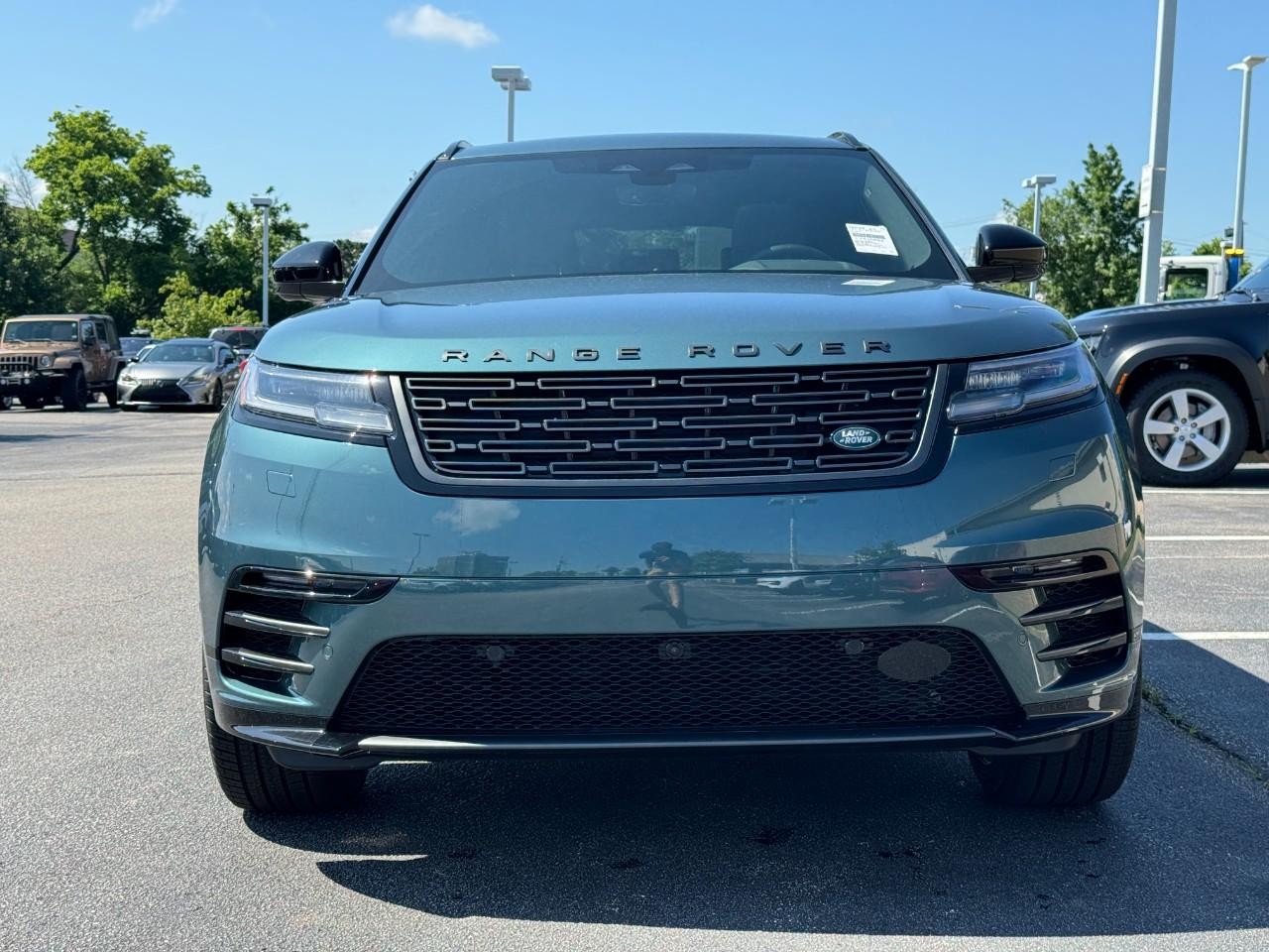 Land Rover Range Rover Velar Vehicle Full-screen Gallery Image 9