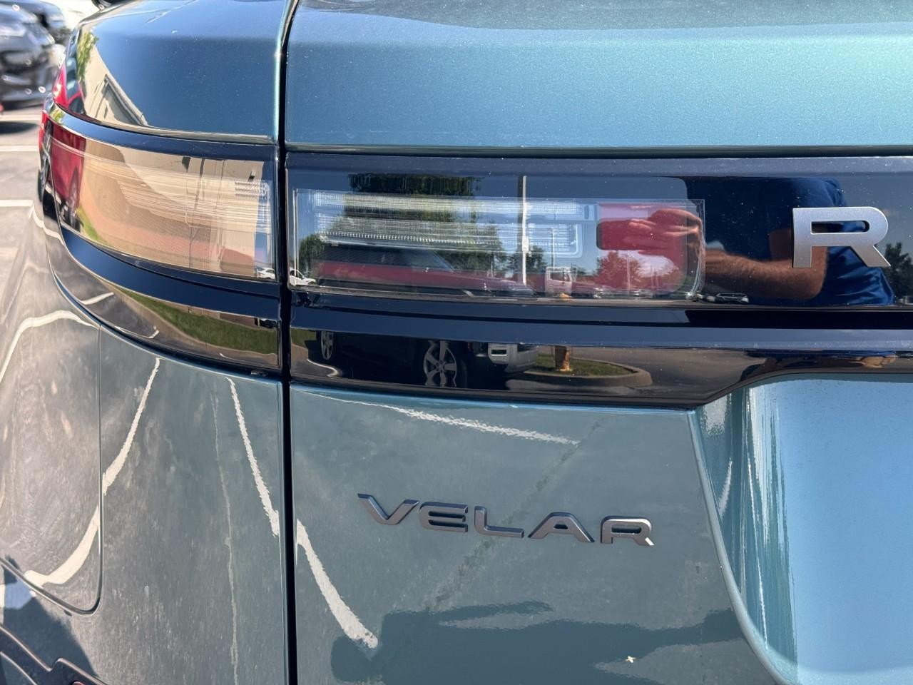 Land Rover Range Rover Velar Vehicle Full-screen Gallery Image 10