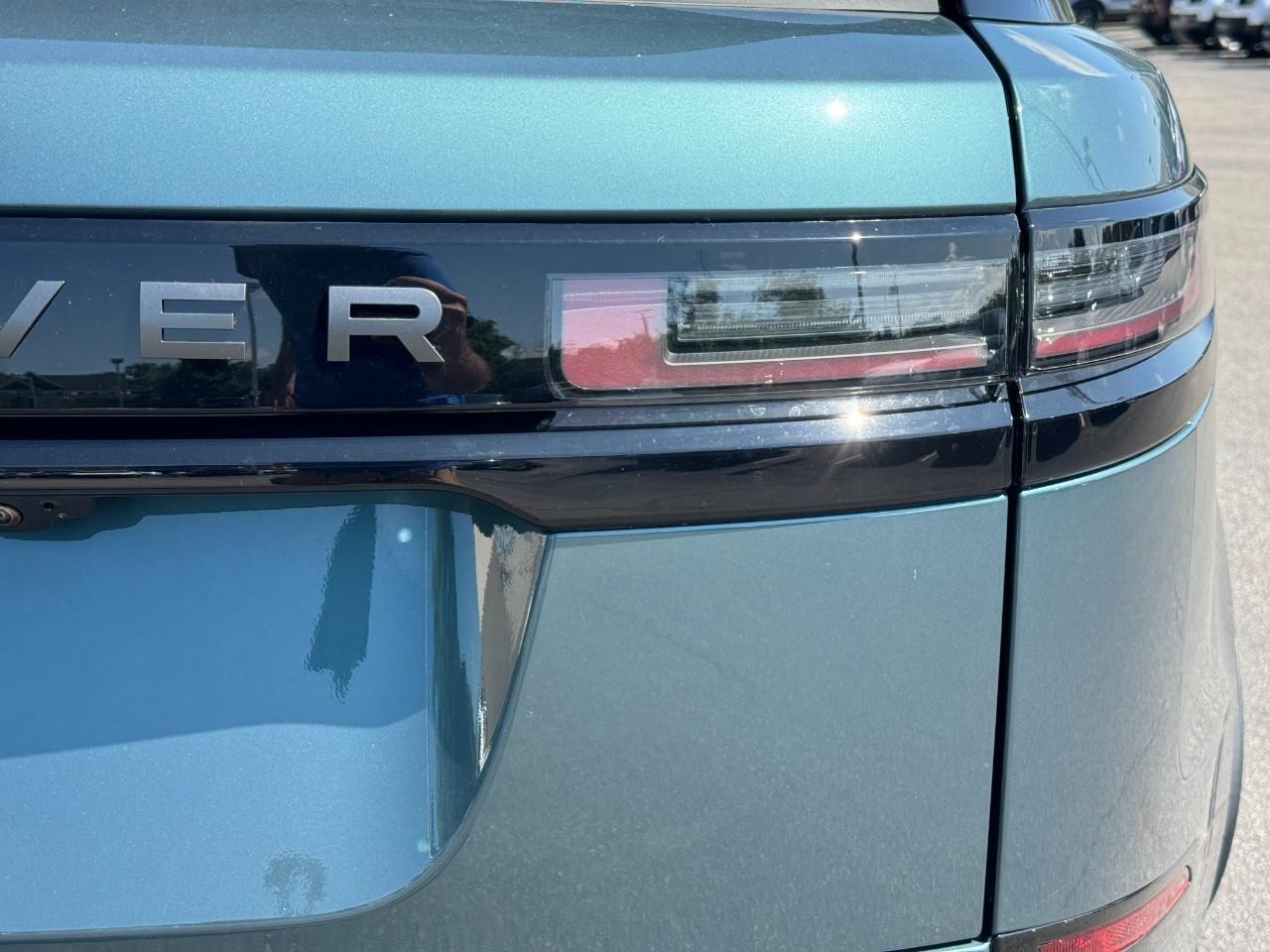 Land Rover Range Rover Velar Vehicle Full-screen Gallery Image 11