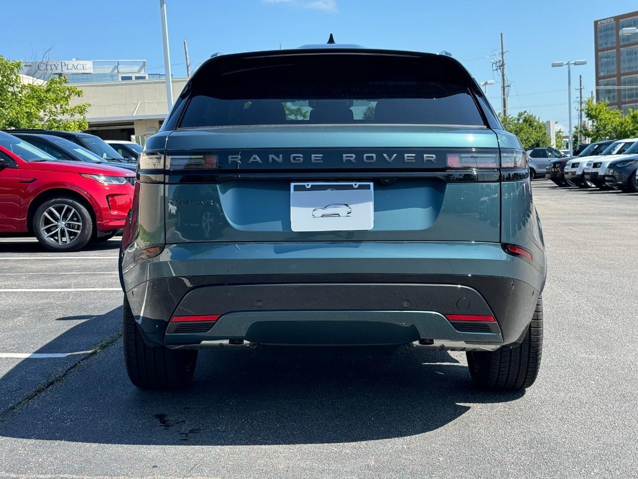 Land Rover Range Rover Velar Vehicle Full-screen Gallery Image 12