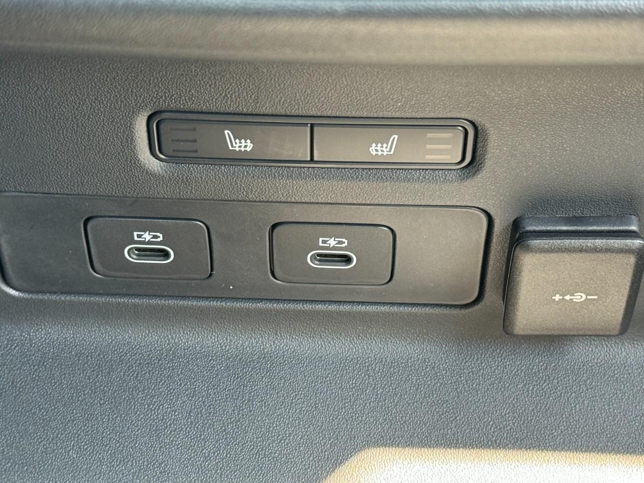 Land Rover Range Rover Velar Vehicle Full-screen Gallery Image 14