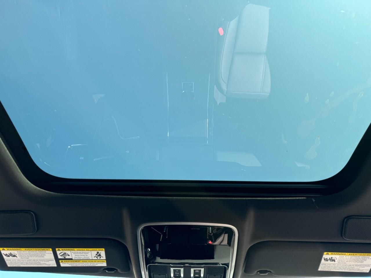 Land Rover Range Rover Velar Vehicle Full-screen Gallery Image 15