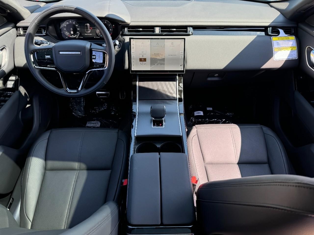 Land Rover Range Rover Velar Vehicle Full-screen Gallery Image 16