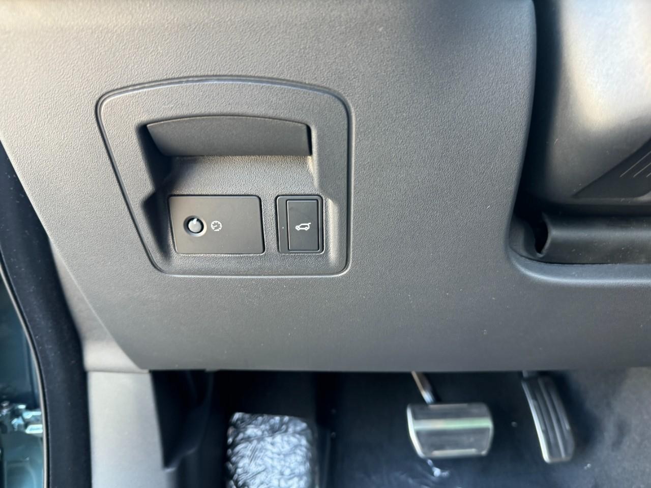 Land Rover Range Rover Velar Vehicle Full-screen Gallery Image 25