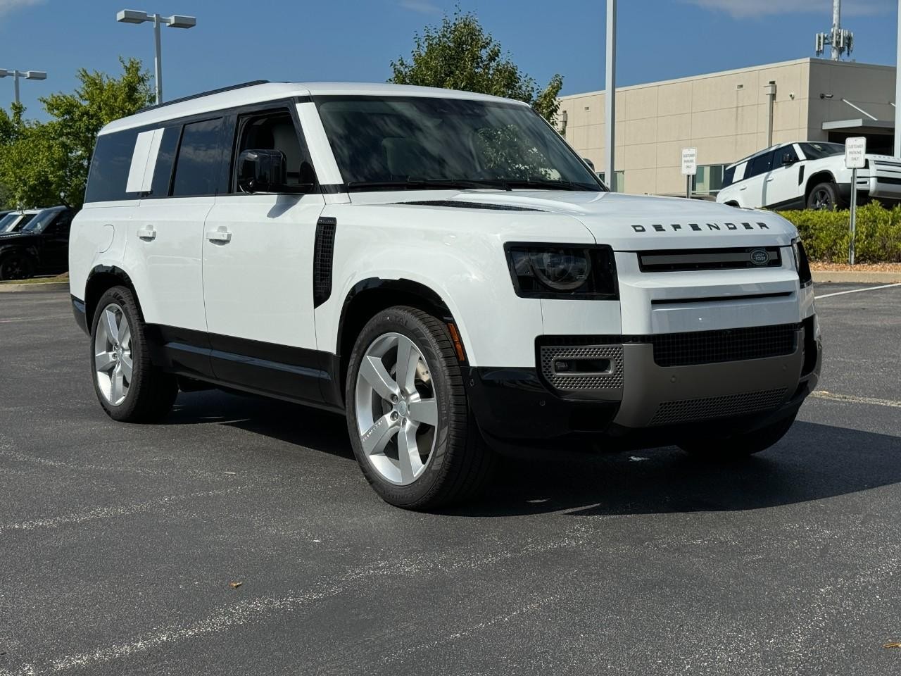 Land Rover Defender Vehicle Full-screen Gallery Image 6