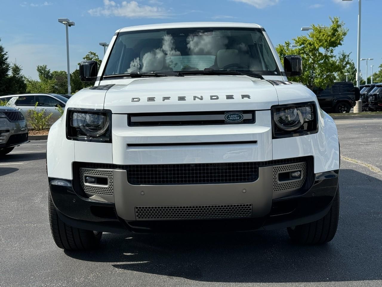 Land Rover Defender Vehicle Full-screen Gallery Image 7