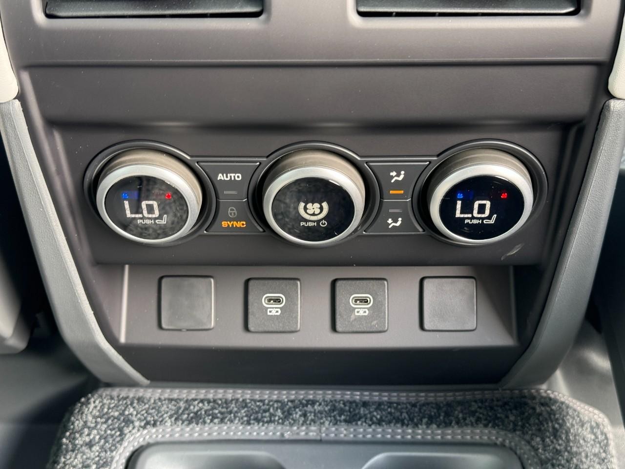 Land Rover Defender Vehicle Full-screen Gallery Image 13