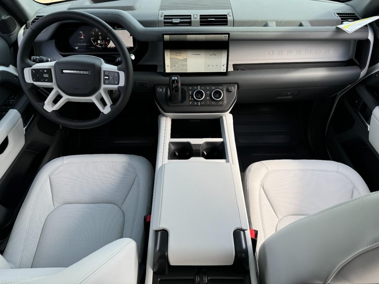 Land Rover Defender Vehicle Full-screen Gallery Image 15