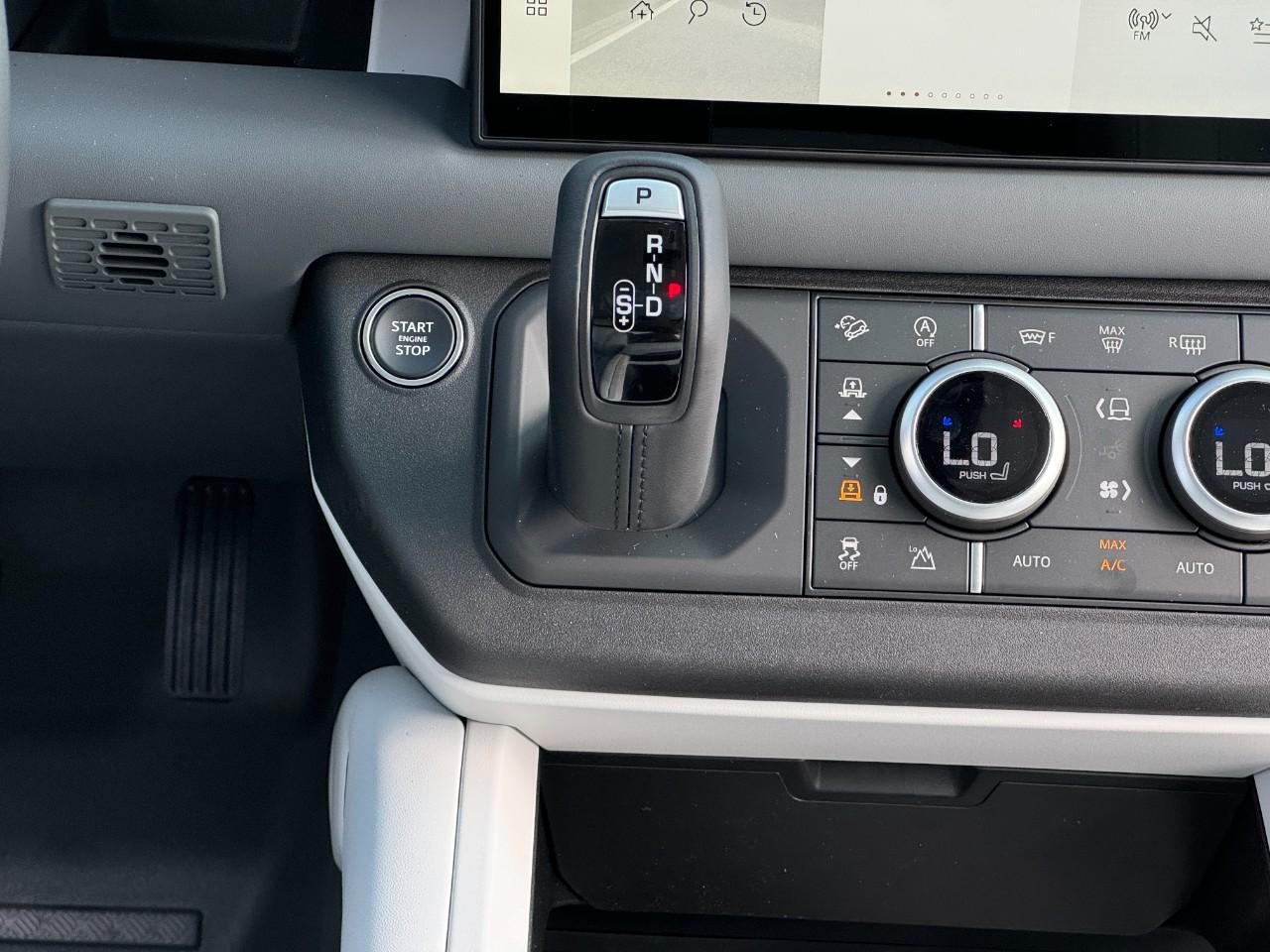 Land Rover Defender Vehicle Full-screen Gallery Image 19