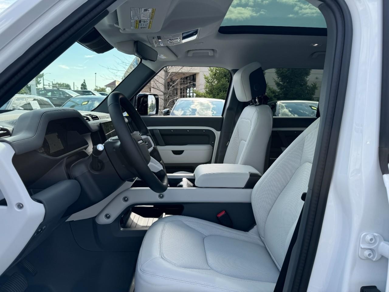 Land Rover Defender Vehicle Full-screen Gallery Image 28