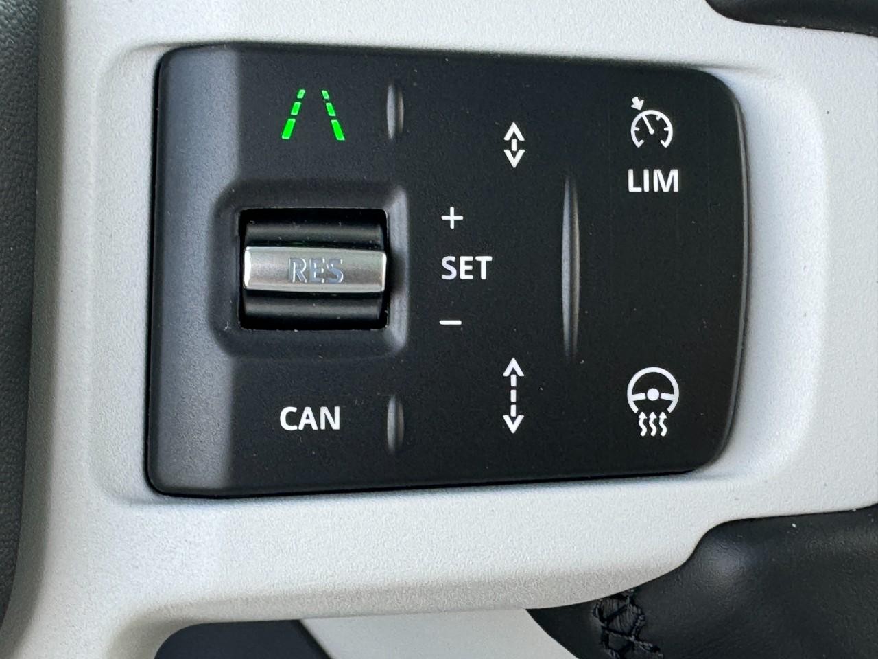 Land Rover Defender Vehicle Full-screen Gallery Image 33