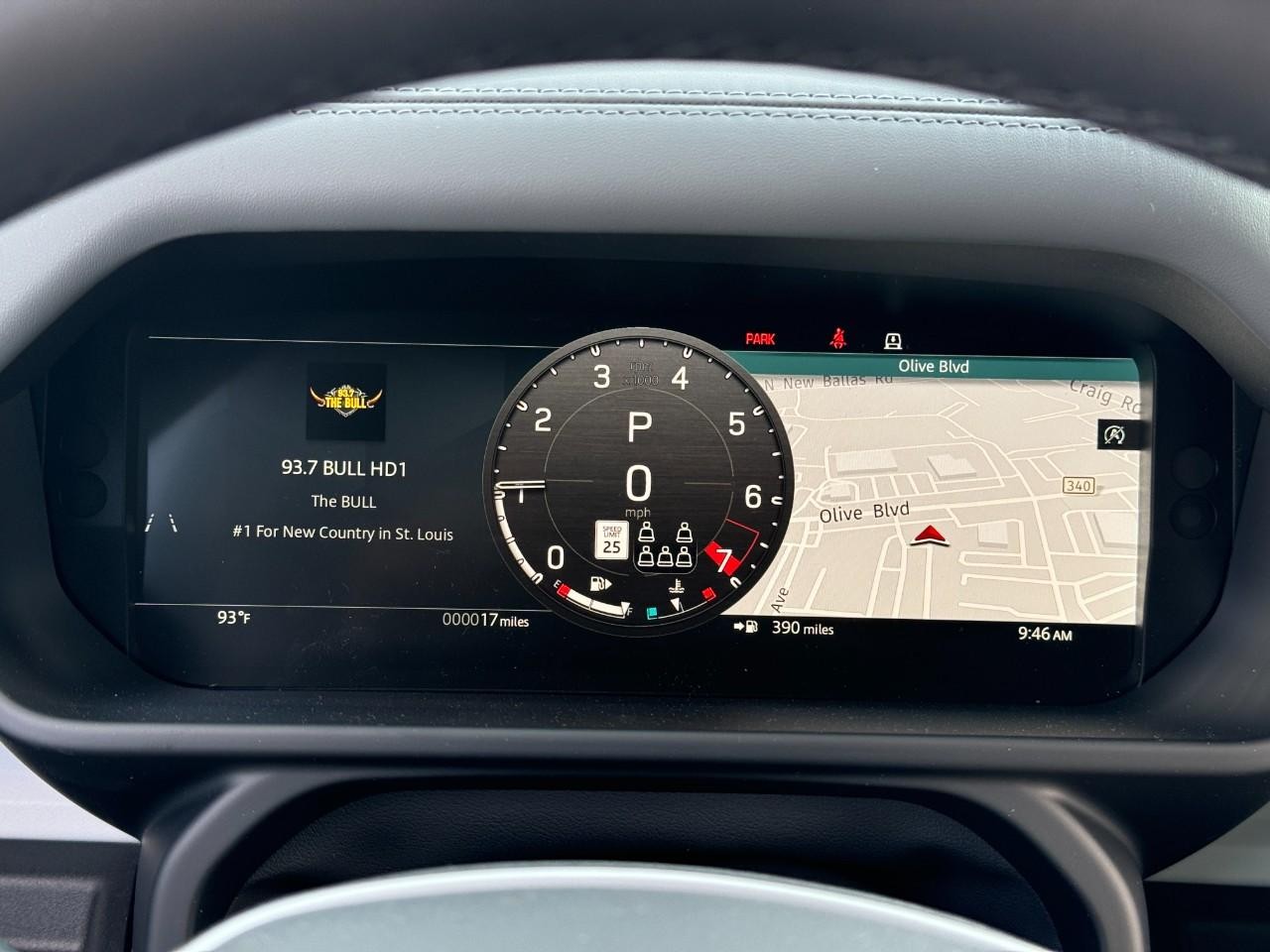 Land Rover Defender Vehicle Full-screen Gallery Image 34