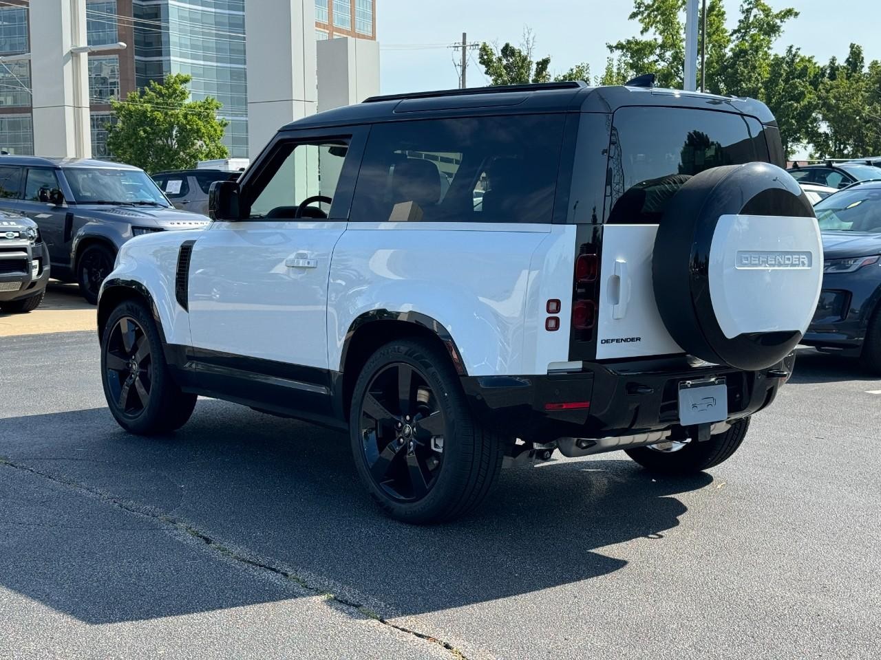 Land Rover Defender Vehicle Full-screen Gallery Image 3