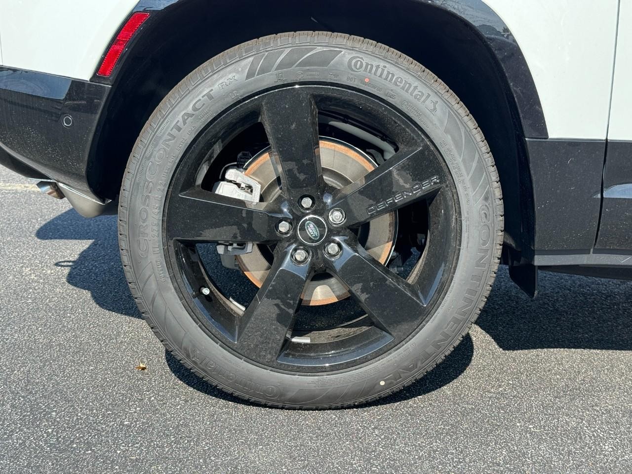 Land Rover Defender Vehicle Full-screen Gallery Image 5