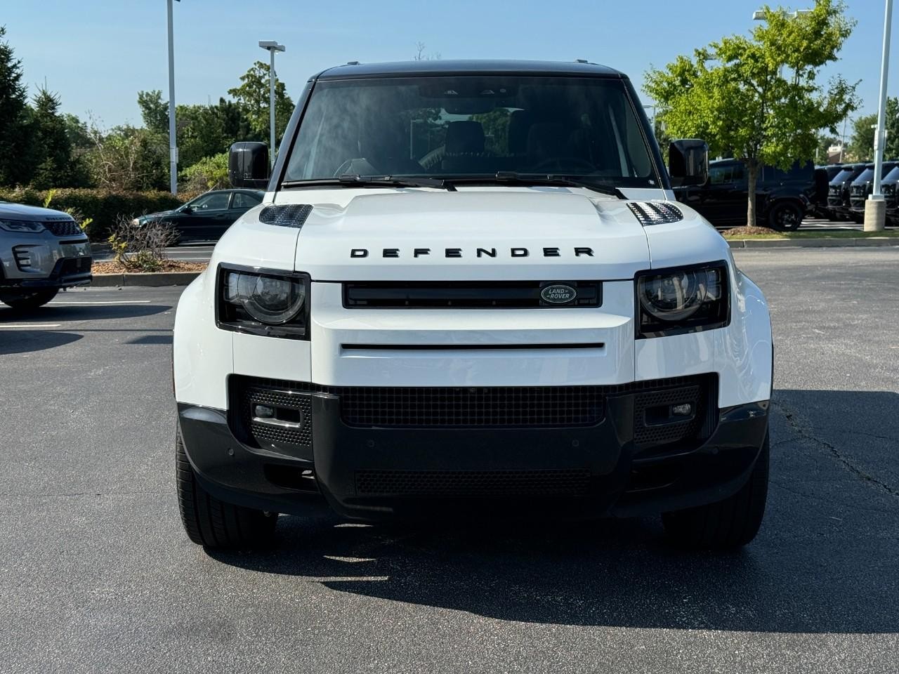 Land Rover Defender Vehicle Full-screen Gallery Image 7