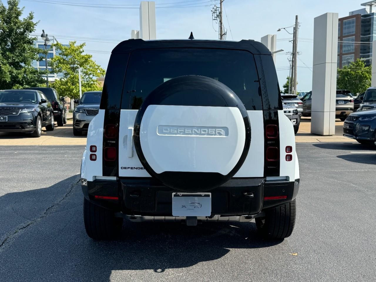 Land Rover Defender Vehicle Full-screen Gallery Image 9