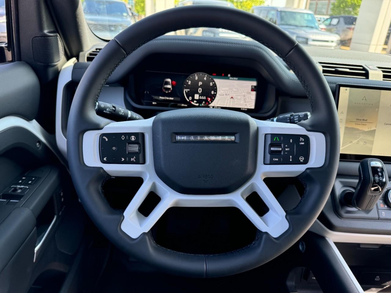 Land Rover Defender Vehicle Full-screen Gallery Image 13