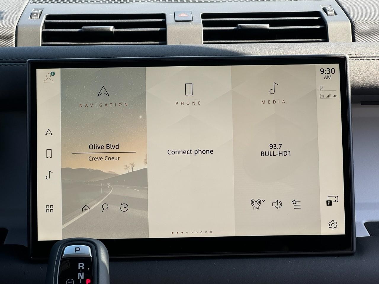 Land Rover Defender Vehicle Full-screen Gallery Image 14