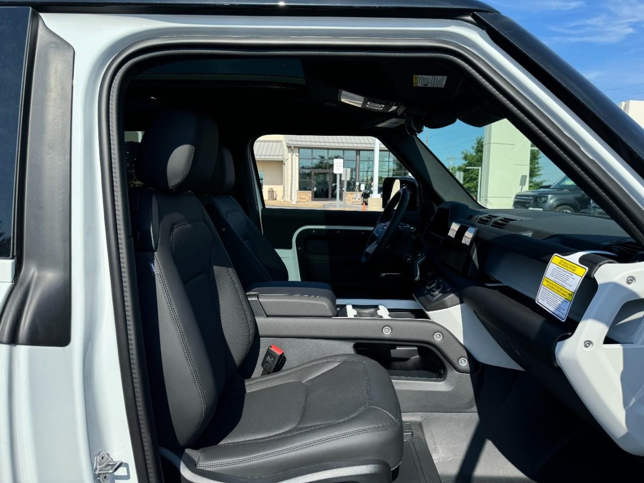 Land Rover Defender Vehicle Full-screen Gallery Image 18