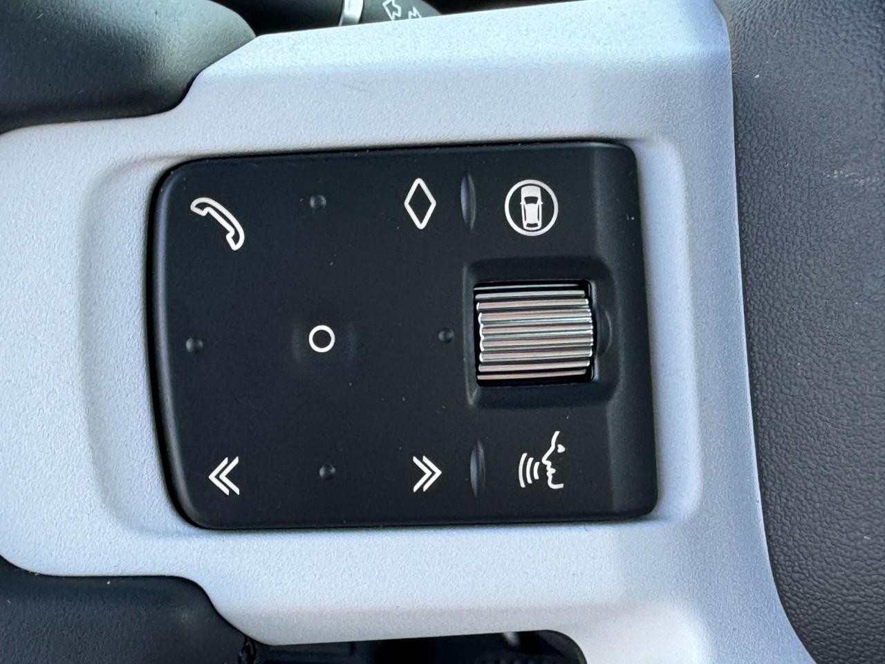 Land Rover Defender Vehicle Full-screen Gallery Image 28