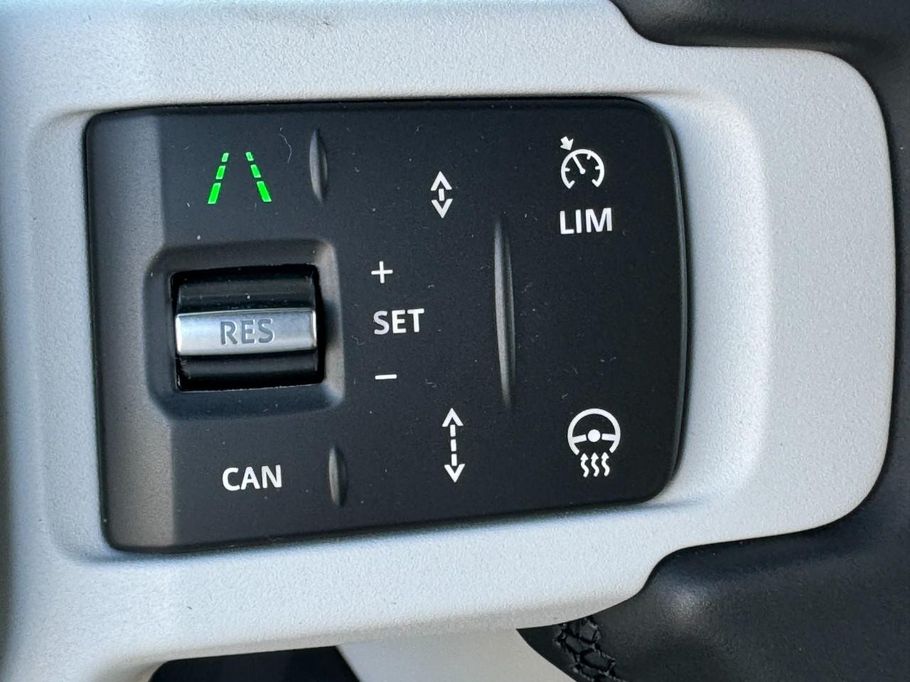 Land Rover Defender Vehicle Full-screen Gallery Image 29